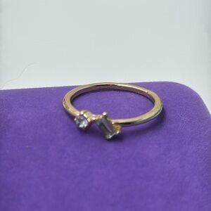 💛 Gold Tone Crystal Ring